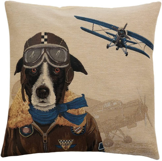 Gobelinkissen Border Collie in Fliegeruniform der RAF mit blauem Schal vor einem Doppeldecker mit Sternmotor, am Himmel ein blauer Doppeldecker