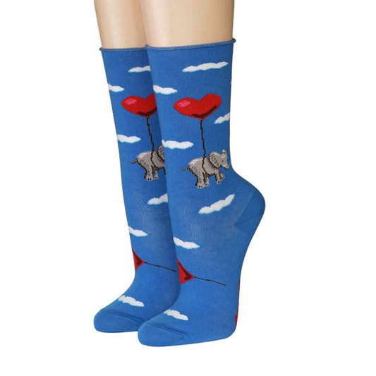 blaue Socken für Damen mit einem grauen Elefantem, der zwischen Wolken schwebt